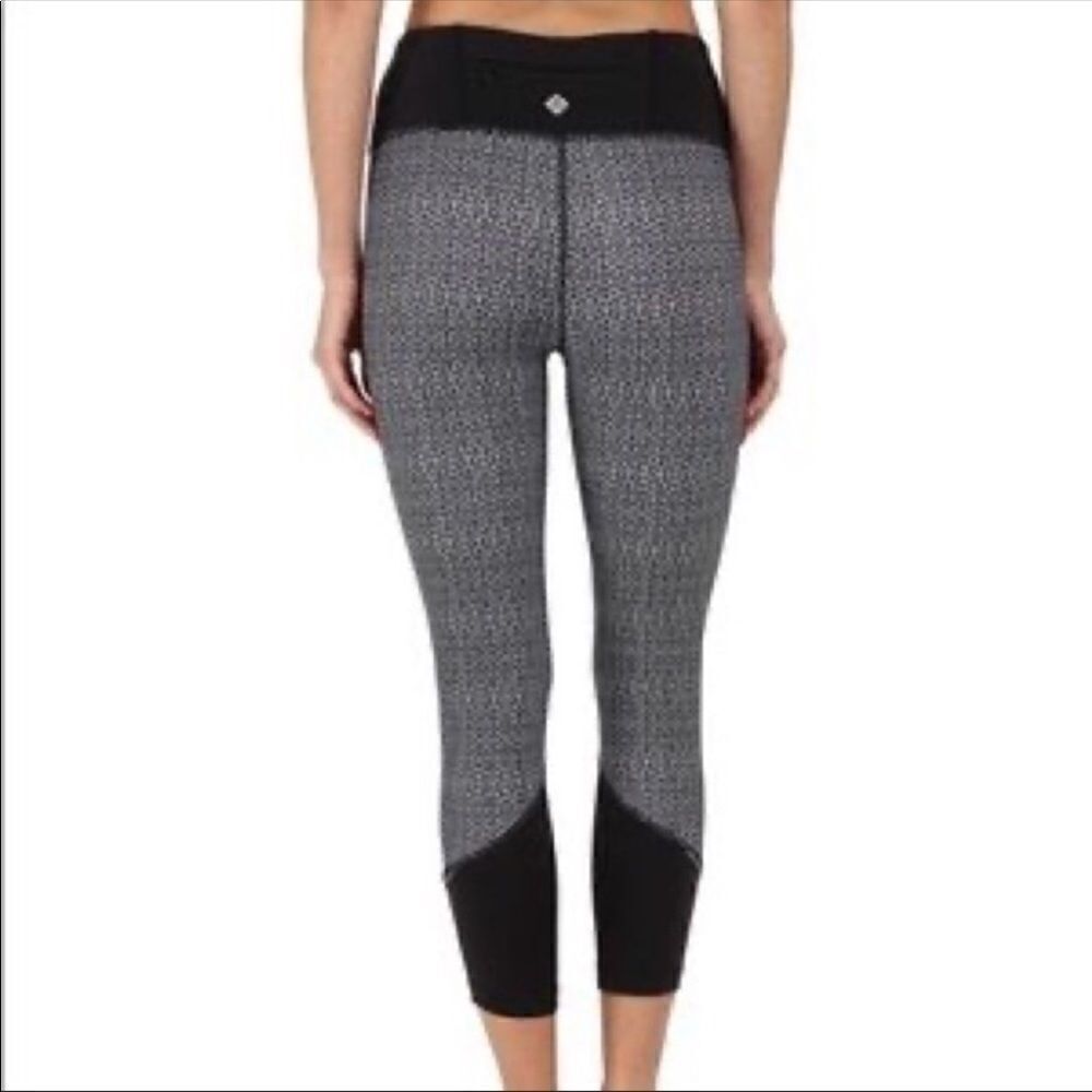 EUC WOMEN’S SMALL PRANA TATUM CAPRI LEGGINGS